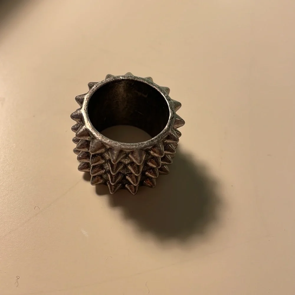 silver spiky rings sz 7 - Picture 3 of 4